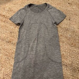 Lululemon swiftly tech grey shirt (worn once)